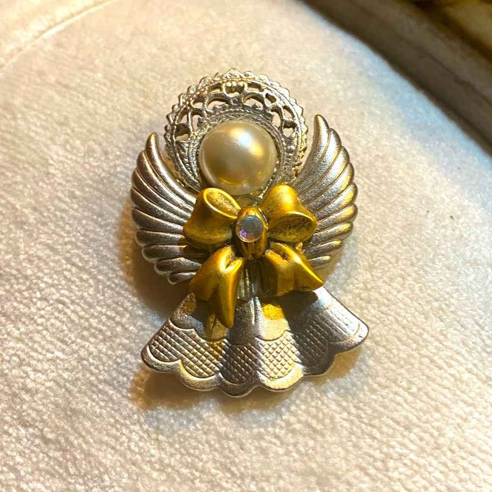 Jac Win guardian angel pin